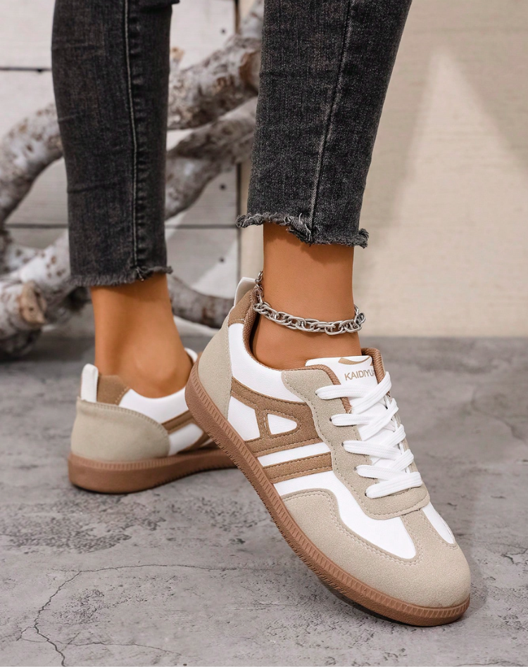 Supportive Wide-Toe Sneakers Design Casual Wear