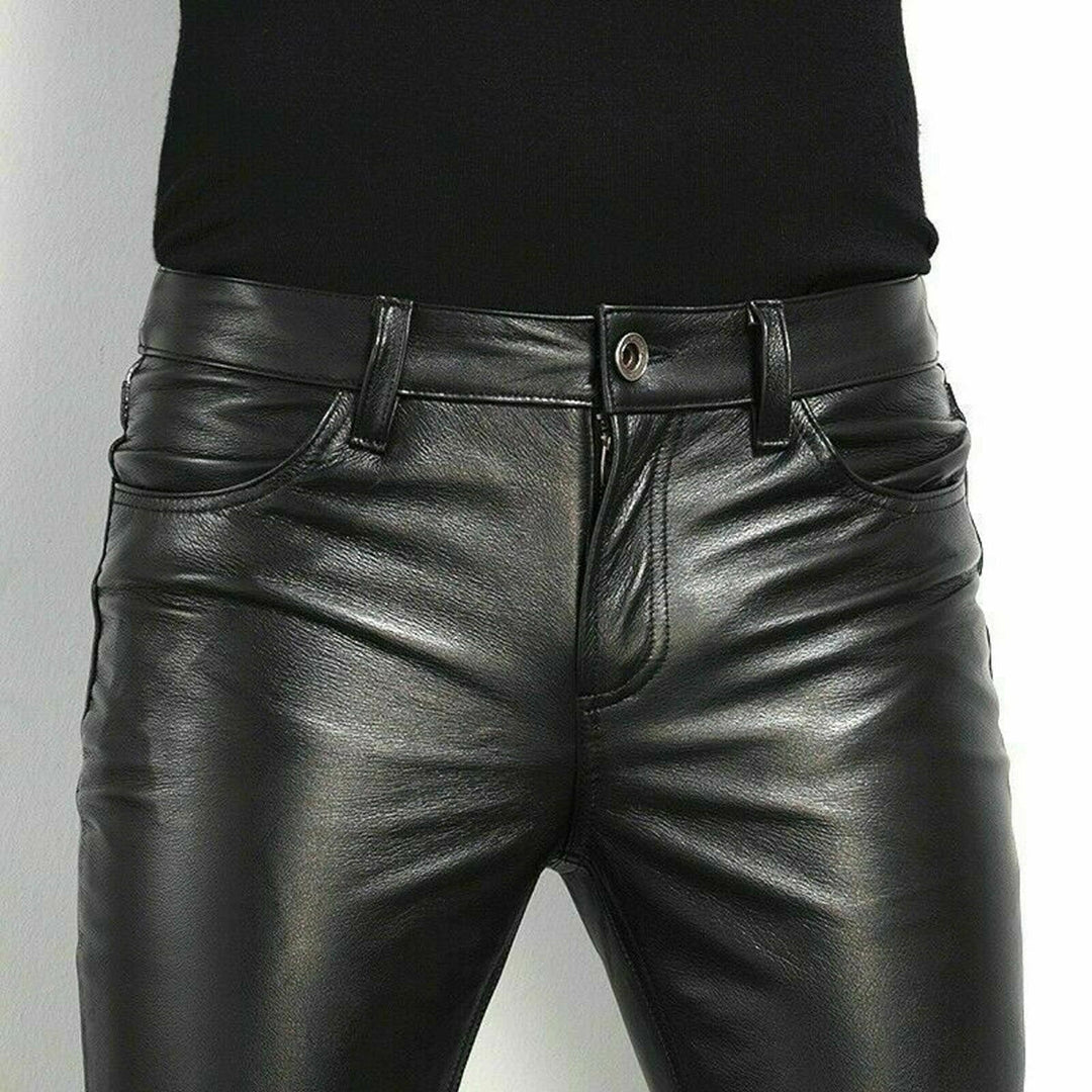 le pantalon adapté aux tenues polyvalentes.