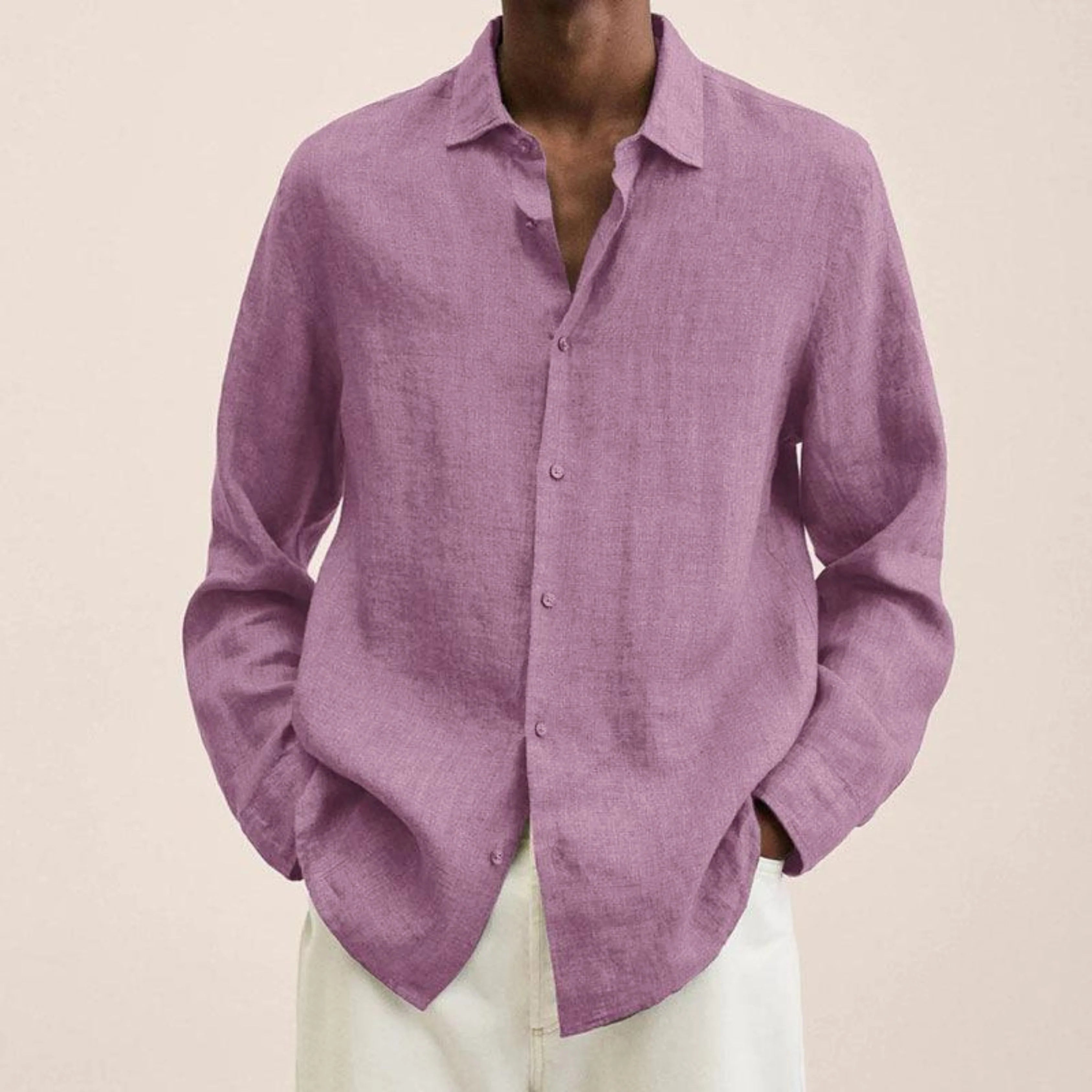 Chemise légère pour homme à coupe classique, tissu aéré et col structuré, adaptée aux tenues décontractées et formelles.