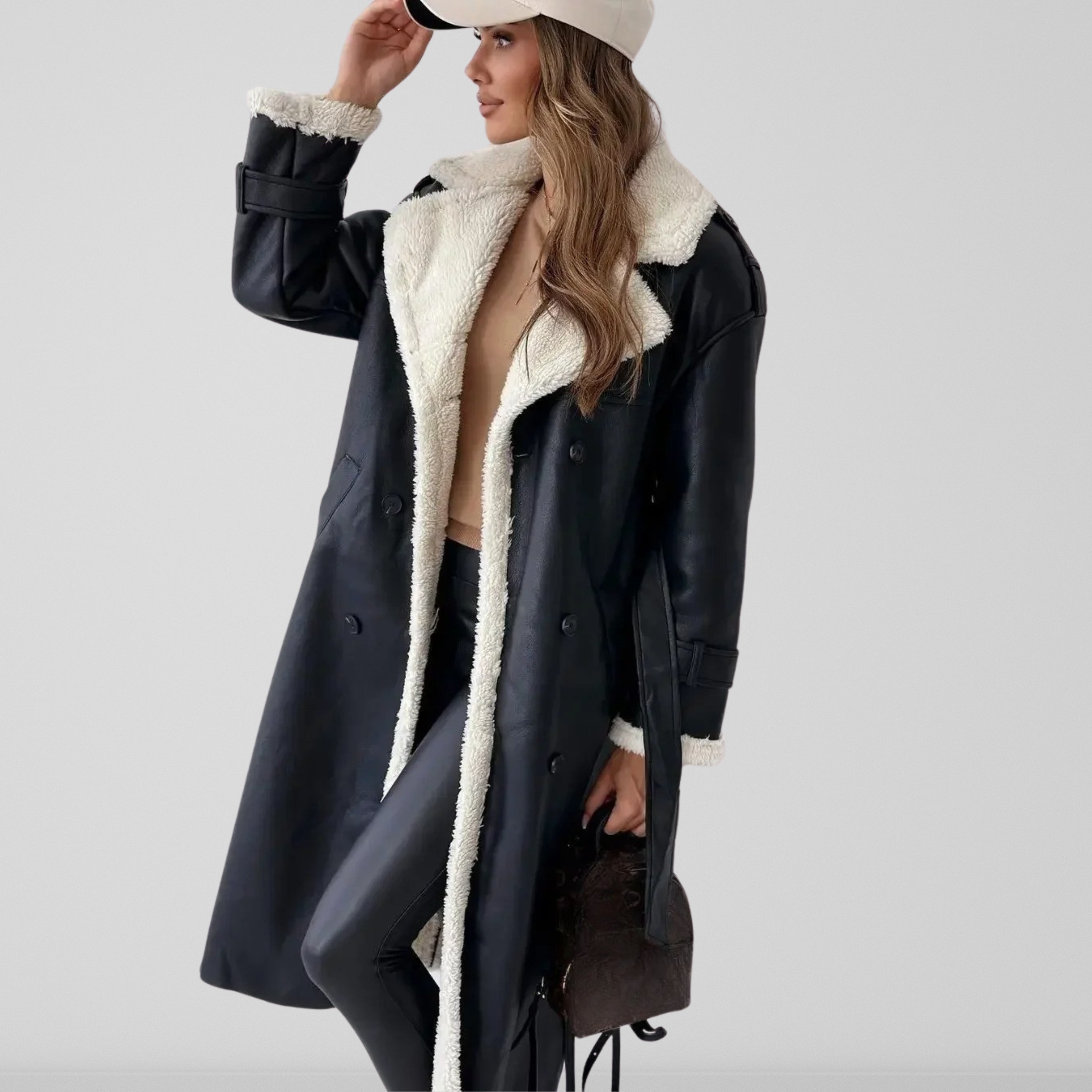 Manteau Cheryl d'hiver long pour femme, coupe élégante et chaleur maintenue adaptée aux tenues raffinées.