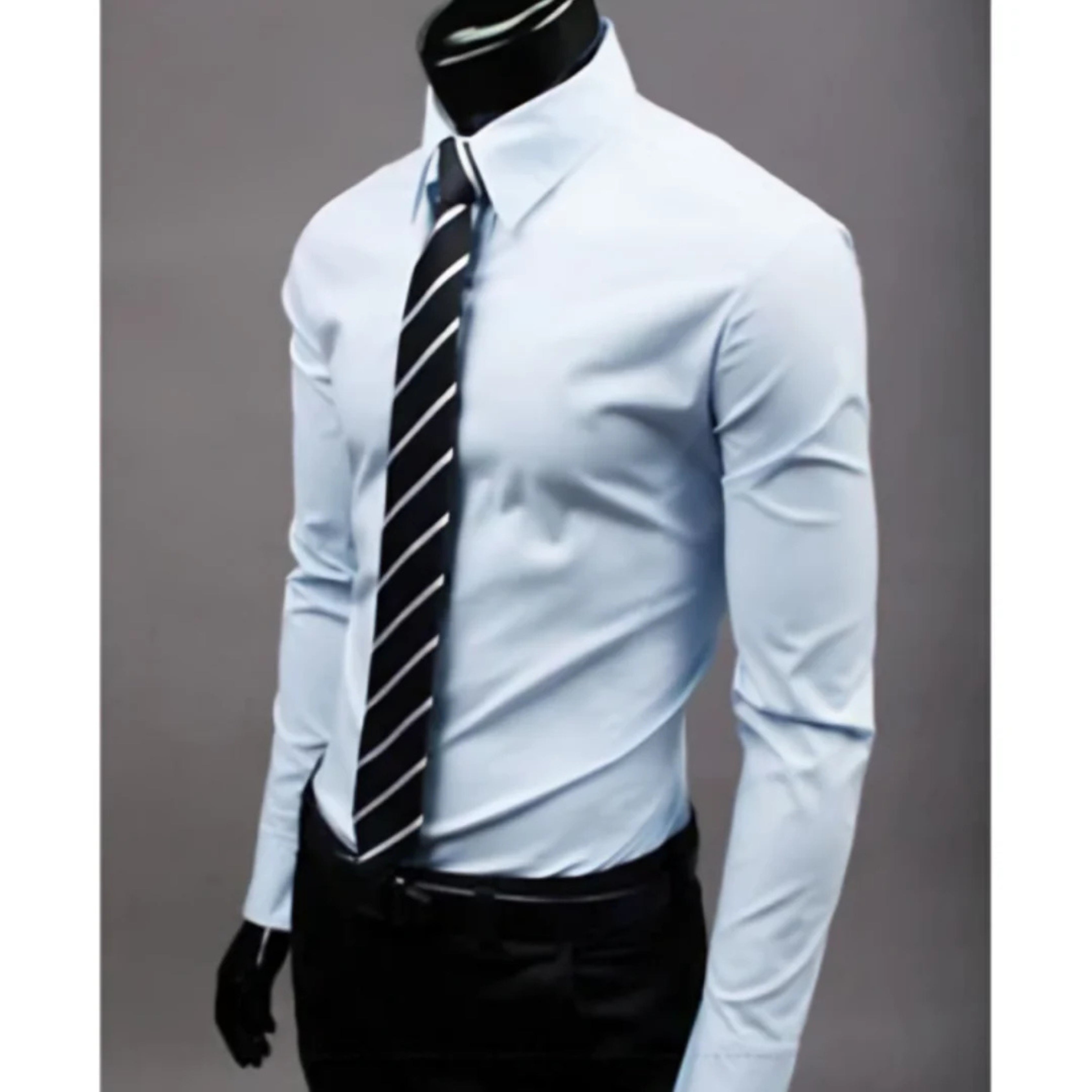 Chemise Cassien ajustée pour homme, coupe structurée et ligne moderne adaptée aux tenues polyvalentes.