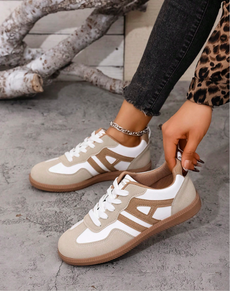 Supportive Wide-Toe Sneakers Design Casual Wear