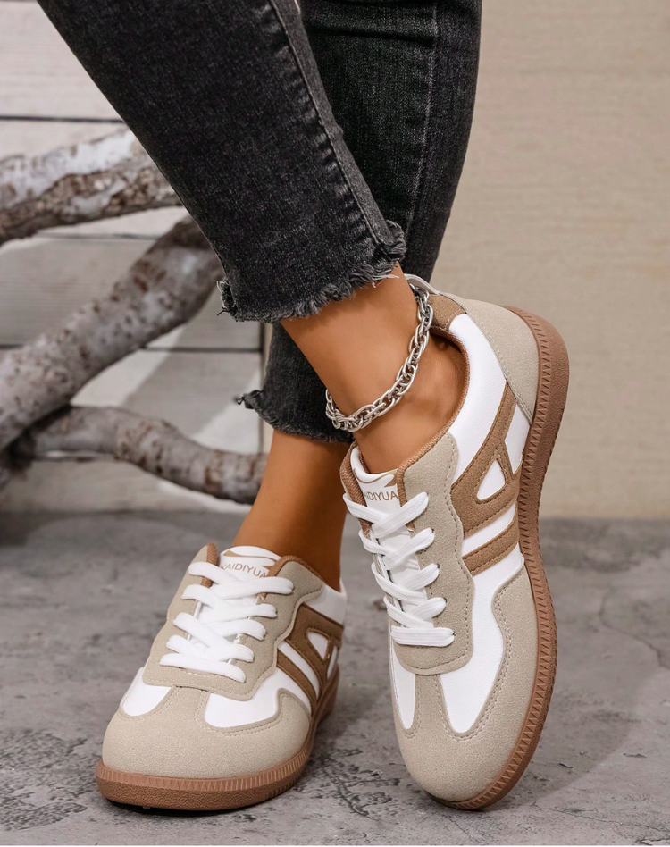 Supportive Wide-Toe Sneakers Design Casual Wear