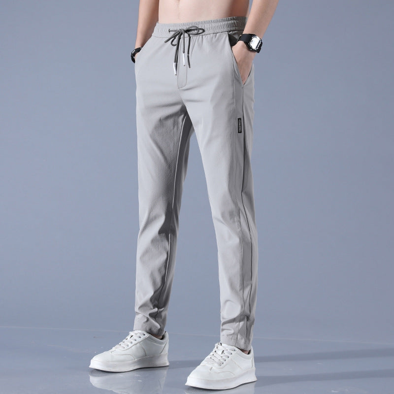 le pantalon adapté aux tenues polyvalentes.