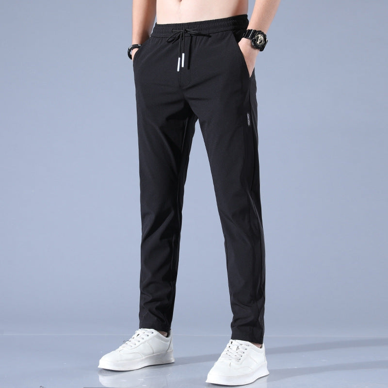 le pantalon adapté aux tenues polyvalentes.