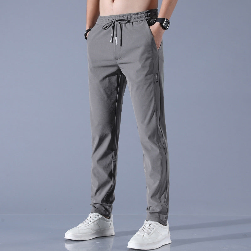 le pantalon adapté aux tenues polyvalentes.