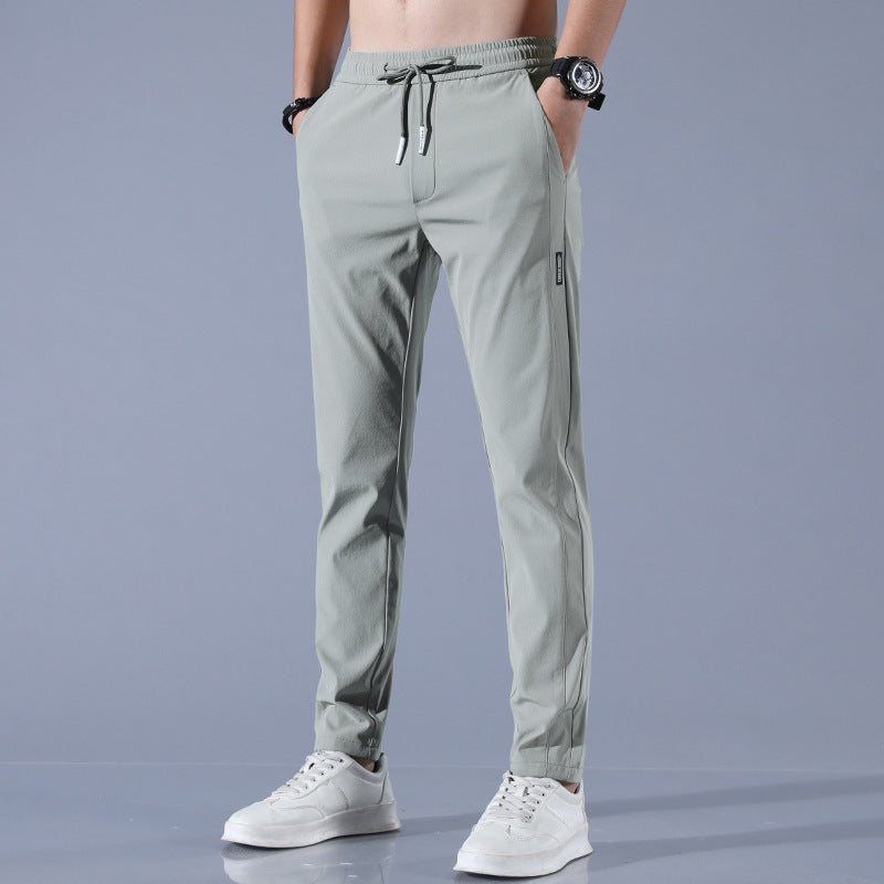 le pantalon adapté aux tenues polyvalentes.