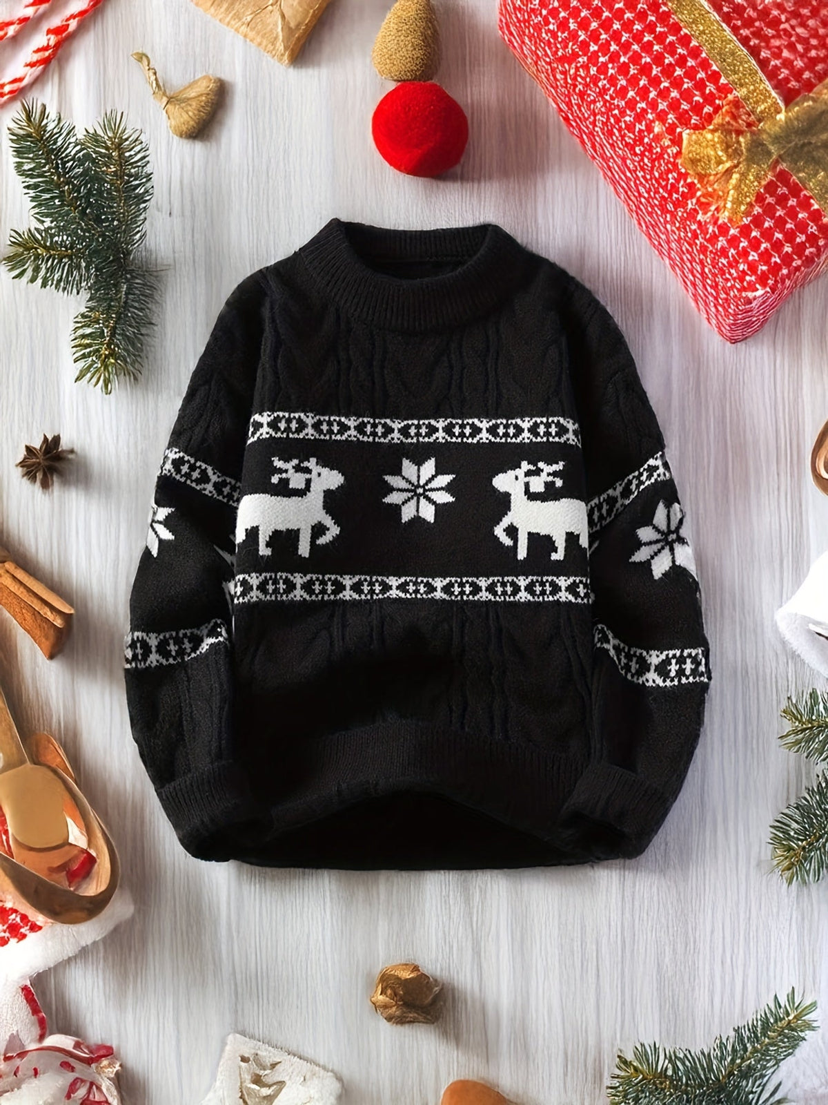 Men's Relaxed Cable Knit Christmas Sweater with Crew Neck and Ribbed Cuffs