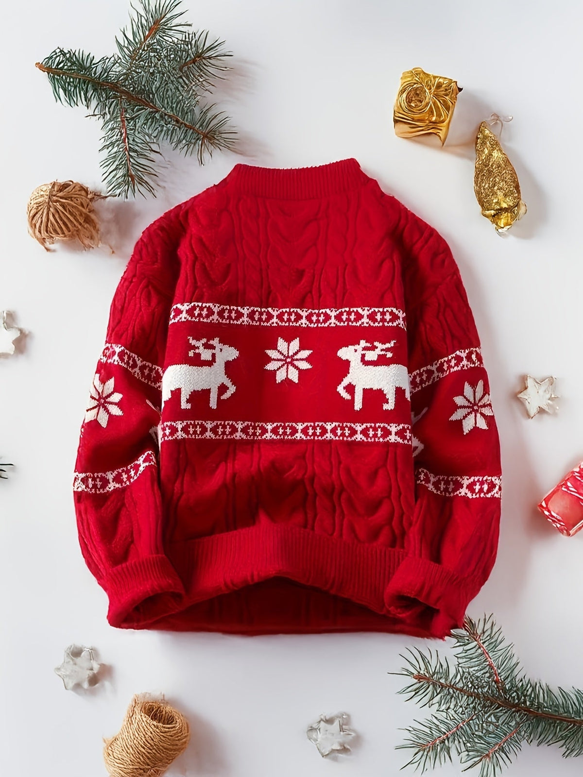 Men's Relaxed Cable Knit Christmas Sweater with Crew Neck and Ribbed Cuffs