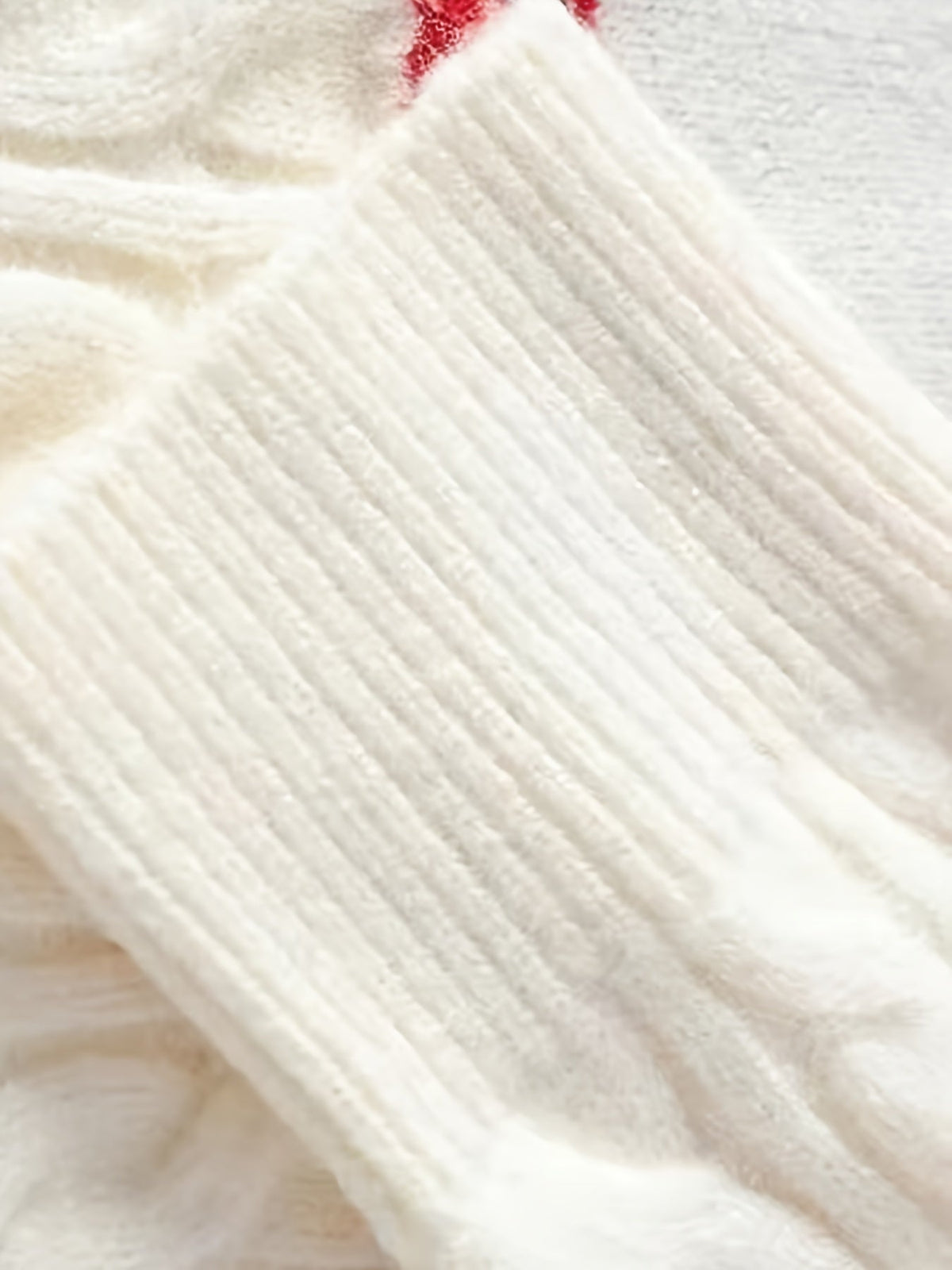 Men's Relaxed Cable Knit Christmas Sweater with Crew Neck and Ribbed Cuffs