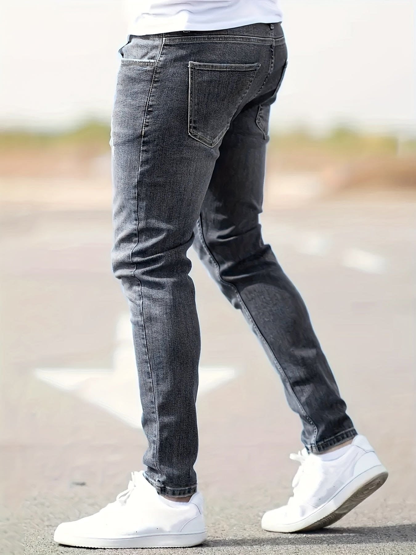 le jean adapté aux tenues polyvalentes.