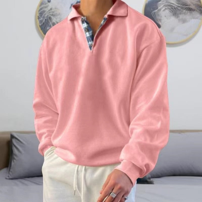 Pull léger à manches longues pour homme, de couleur rose avec un col polo à motif carreaux. Ce modèle moderne et élégant est parfait pour un look décontracté et confortable, idéal pour les journées d'été.