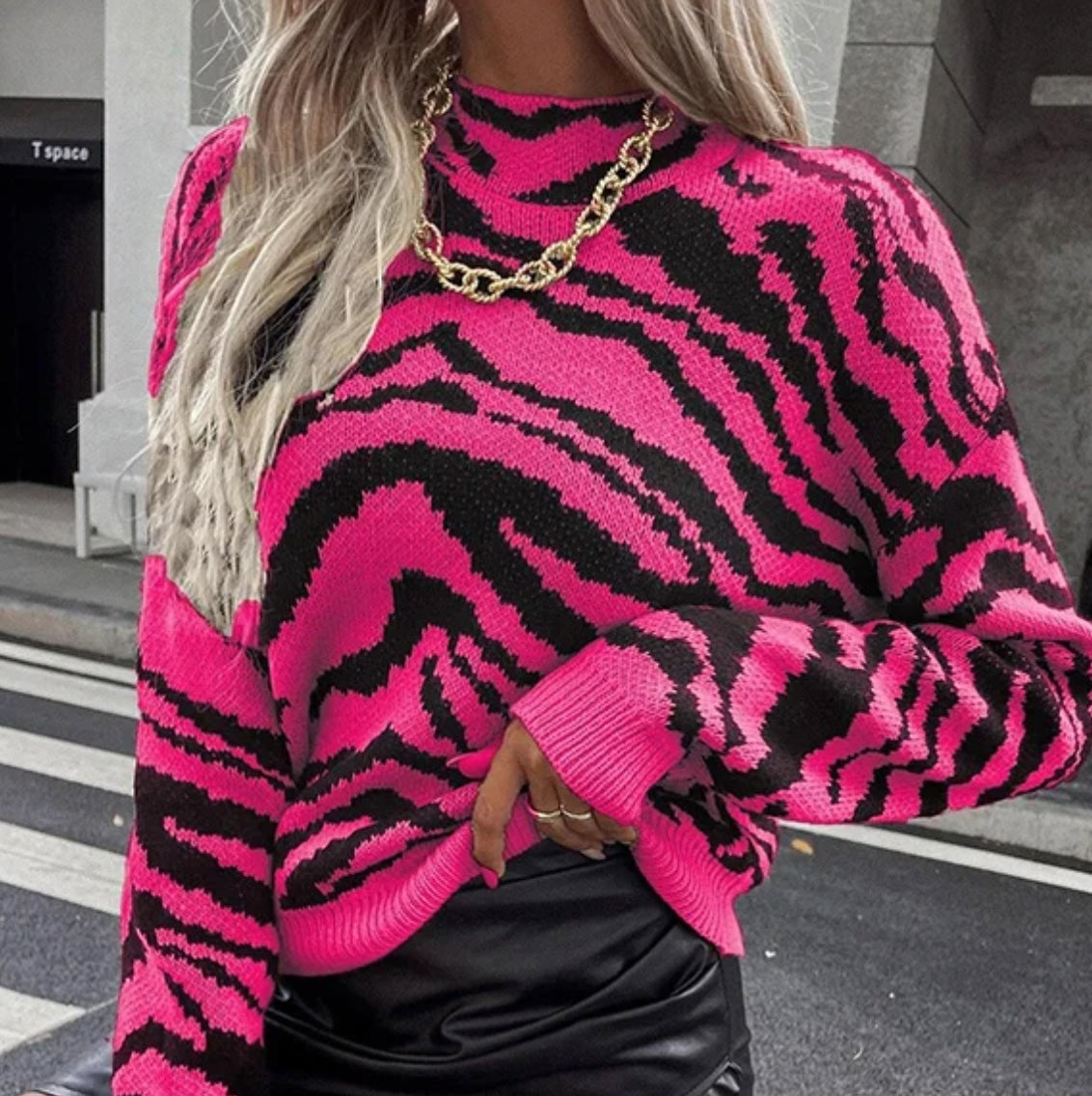 Relaxed Animal-Print Winter Knit Sweater with High Neck for Women