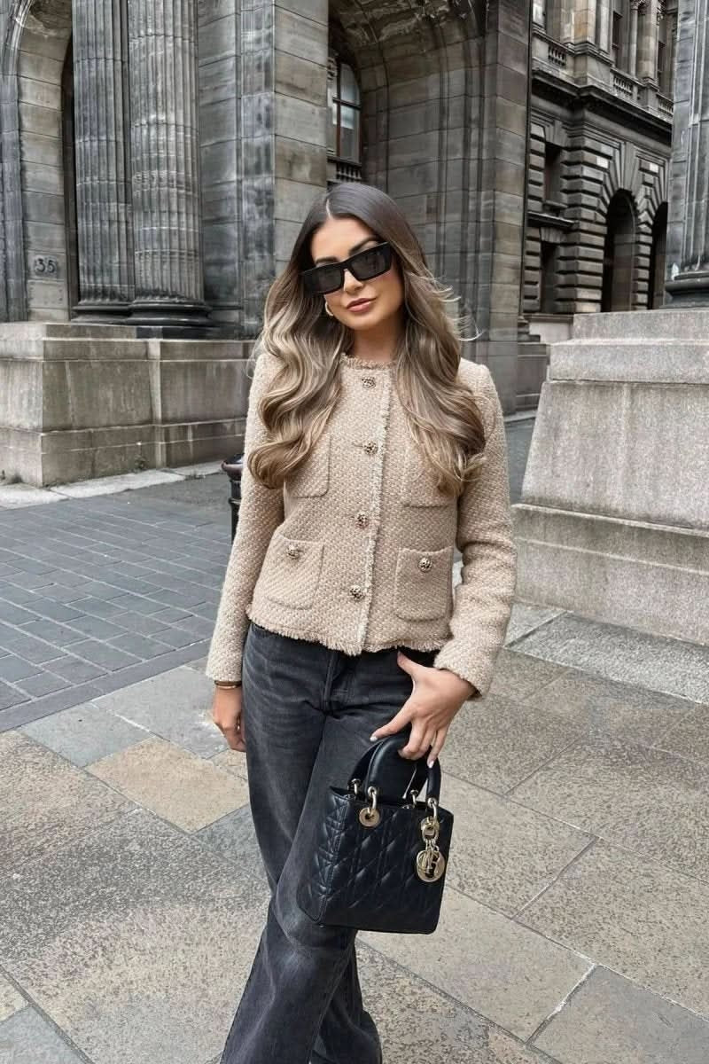 Elegant Cropped Tweed Blazer with Button Closure 3