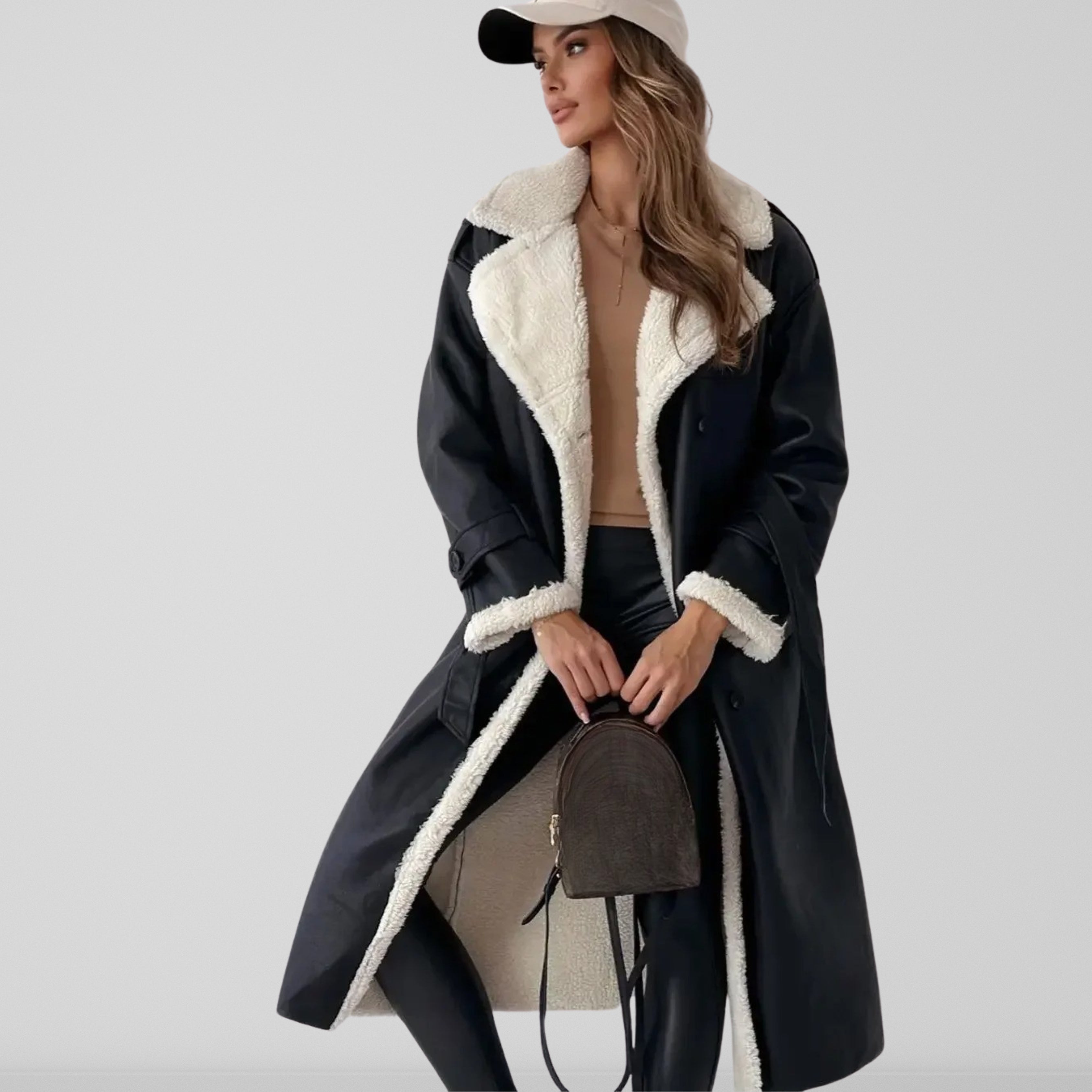 Manteau Cheryl d'hiver long pour femme, coupe élégante et chaleur maintenue adaptée aux tenues raffinées.
