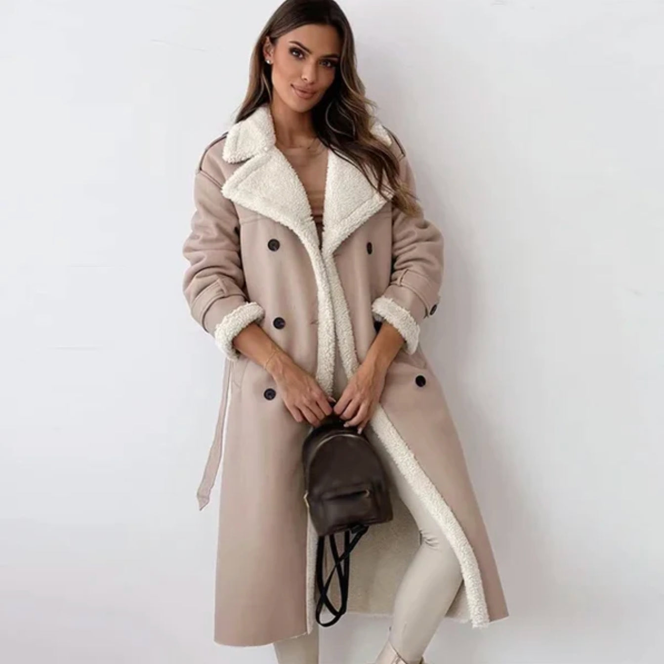 Manteau Cheryl d'hiver long pour femme, coupe élégante et chaleur maintenue adaptée aux tenues raffinées.