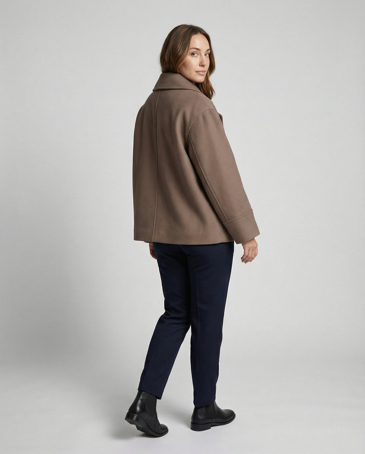Celia | Elegant, Comfortable &amp; Modern Women’s Cropped Jacket 4