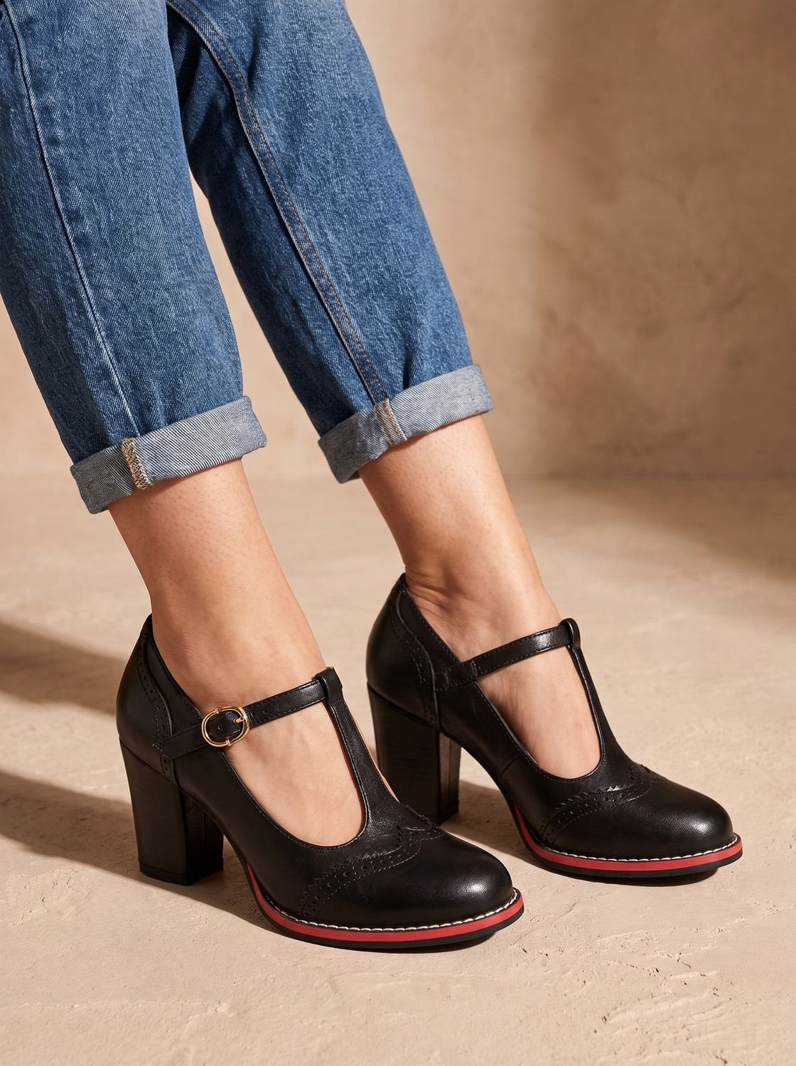 Women's Retro Brogue T-Bar Block Heel Pumps - Black