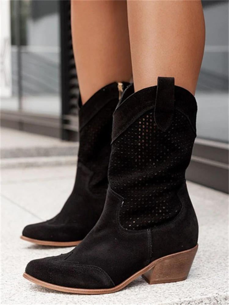 Bottes hautes noires chic Lola pour femmes, avec un design perforé, un style inspiré du cow-boy et un talon en bois confortable, parfaites pour ajouter une touche élégante et polyvalente à n'importe quelle tenue.