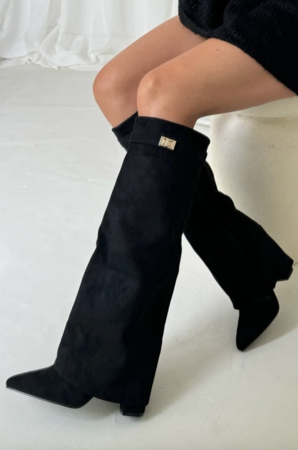 Lily Classic kniehoge zwarte vegan suede laarzen met puntige teen en hoge vierkante hak